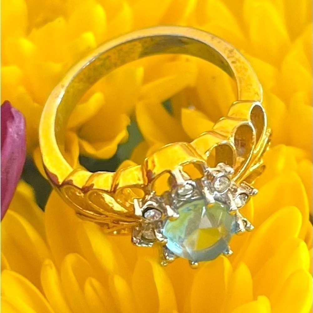 VINTAGE TOPAZ STATEMENT RING - Picture 5 of 6